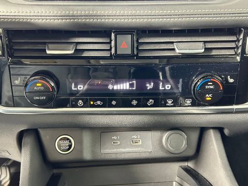 Used 2022 Nissan Rogue SV w/ SV Premium Package image 20