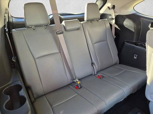 Used 2022 Toyota Highlander XLE FWD image 19