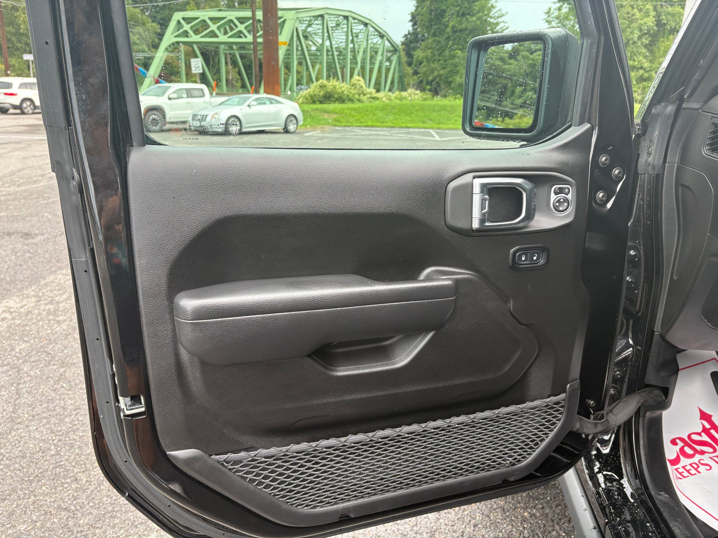 Certified 2025 Jeep Gladiator Sport AWD/4WD image 14