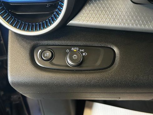 Used 2024 Chevrolet Trax LS w/ LS Convenience Package image 16