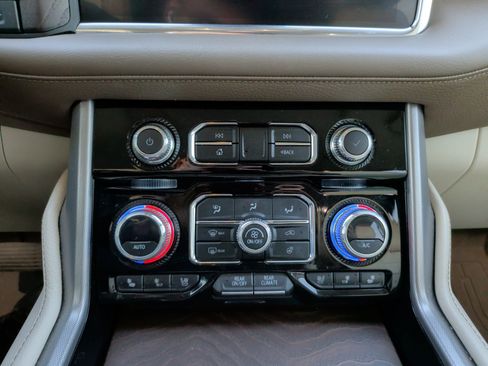 Used 2023 GMC Yukon XL Denali w/ Denali Reserve Package image 15