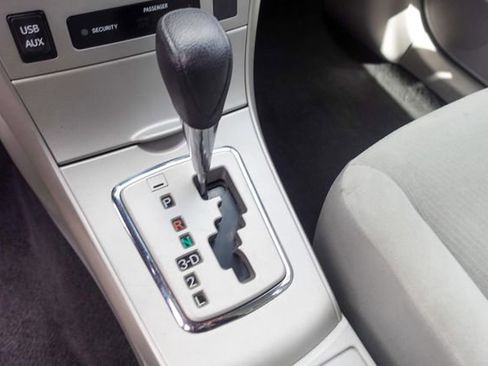 Used 2013 Toyota Corolla LE image 18