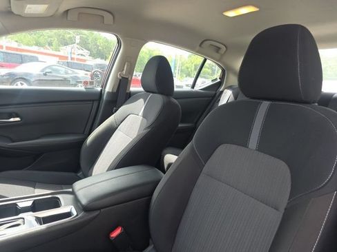 Used 2025 Nissan Sentra SV FWD image 10