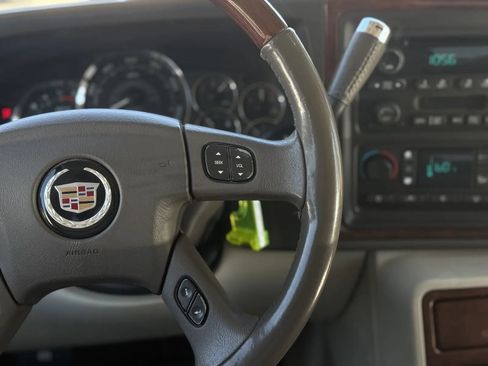 Used 2005 Cadillac Escalade AWD image 24