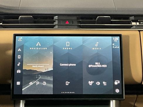 Certified 2023 Land Rover Range Rover SE image 11