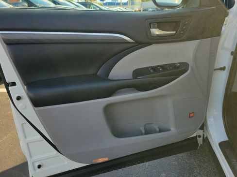 Used 2019 Toyota Highlander Limited image 18