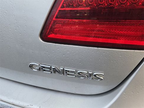 Used 2013 Hyundai Genesis 3.8 image 10