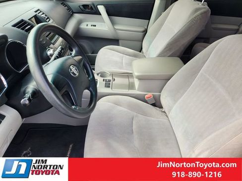 Used 2011 Toyota Highlander Base image 14