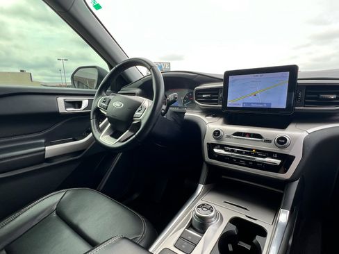 Used 2020 Ford Explorer XLT w/ Equipment Group 202A RWD image 14