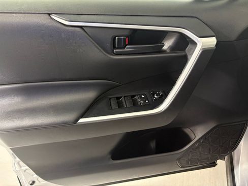 Used 2022 Toyota RAV4 LE w/ Carpet Mat Package (TMS) FWD image 13