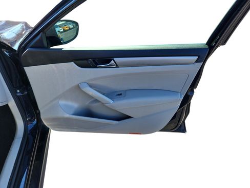 Used 2022 Volkswagen Passat 2.0T SE image 25