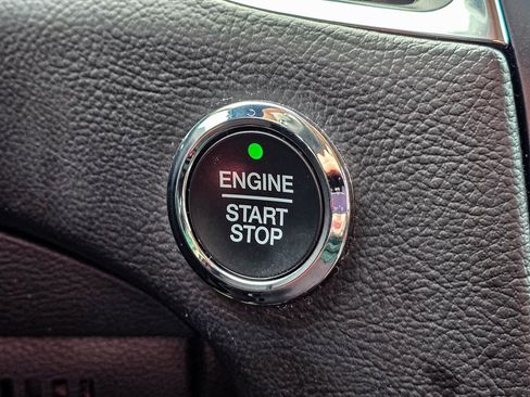 Used 2024 Ford Edge Titanium image 20