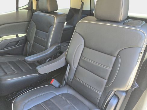Used 2023 GMC Acadia Denali w/ Denali Ultimate Package AWD/4WD image 18