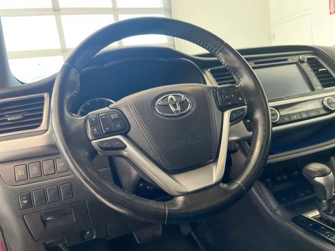Used 2018 Toyota Highlander SE image 14