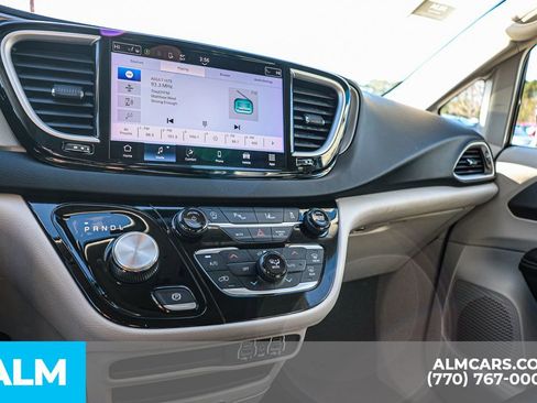 Used 2023 Chrysler Pacifica Touring-L FWD image 44
