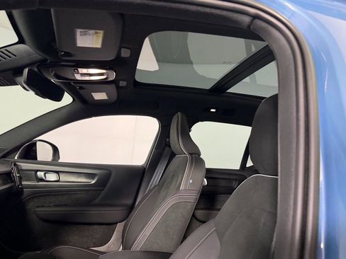 Used 2023 Volvo XC40 Recharge Plus image 24