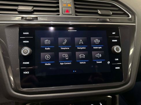 Certified 2024 Volkswagen Tiguan SE image 24