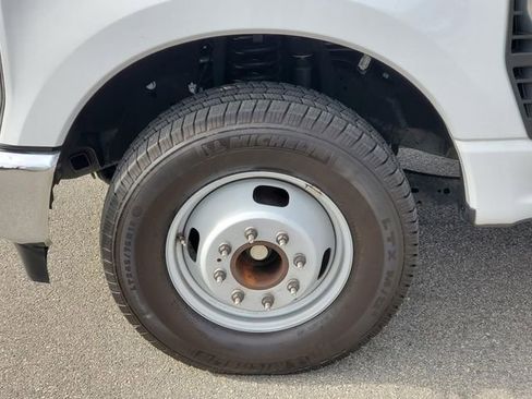 Used 2024 Ford F350 XLT image 9