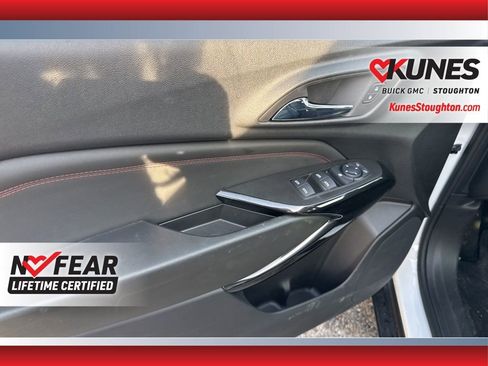 Used 2024 Chevrolet Trax RS w/ Sunroof Package image 19