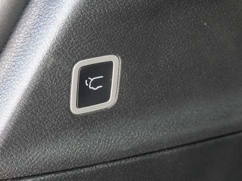 Used 2025 Chrysler Pacifica Select FWD image 9