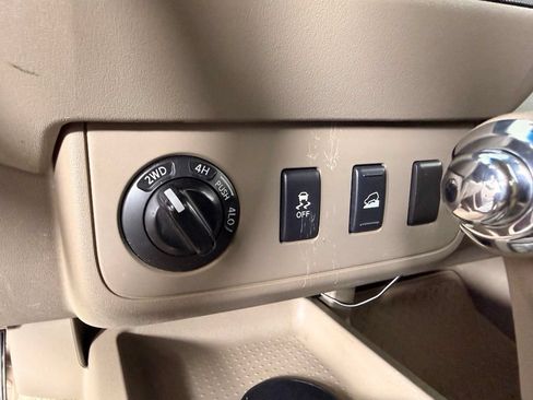 Used 2012 Nissan Frontier SV w/ SV Premium Utility Pkg AWD/4WD image 24