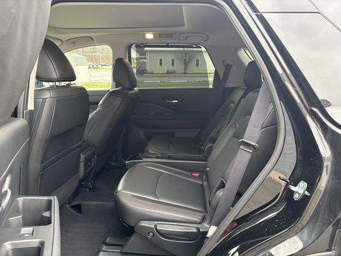 Used 2025 Nissan Pathfinder SL w/ SL Premium Package image 14