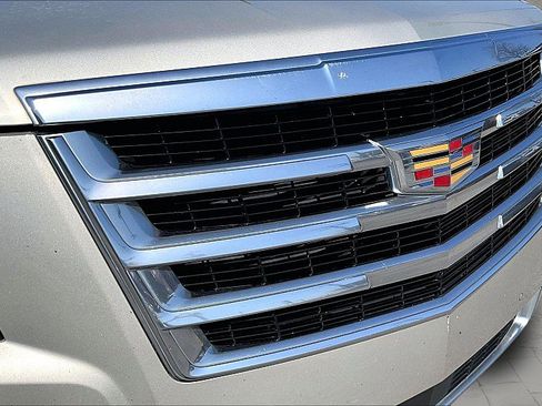 Used 2017 Cadillac Escalade ESV Premium Luxury image 27