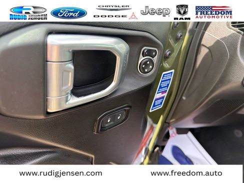 Used 2023 Jeep Gladiator Sport AWD/4WD image 11