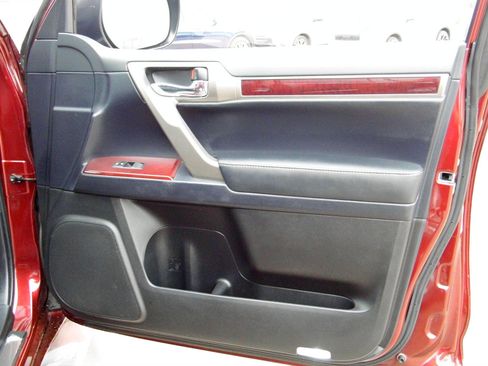 Used 2019 Lexus GX 460 image 24