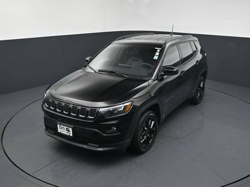 Used 2026 Jeep Compass Latitude AWD/4WD image 14