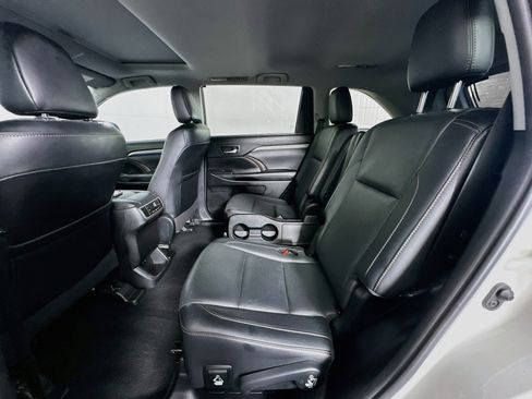 Used 2019 Toyota Highlander Limited FWD image 30
