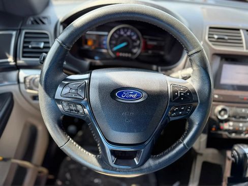 Used 2018 Ford Explorer XLT w/ Equipment Group 202A FWD image 29
