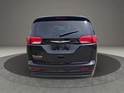 Used 2021 Chrysler Voyager Lxi FWD image 5