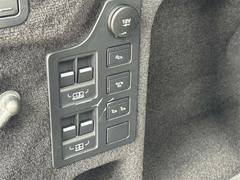 Certified 2018 Land Rover Discovery HSE image 7