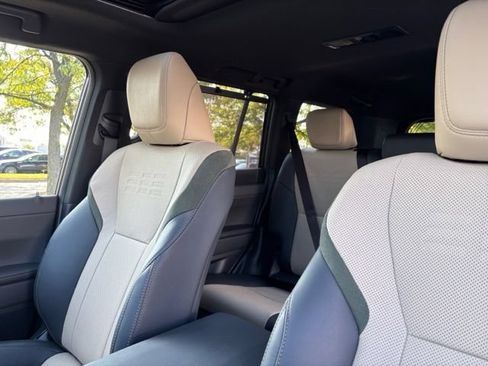 Used 2025 Lexus GX 550 w/ Accessory Package (CT) AWD/4WD image 24