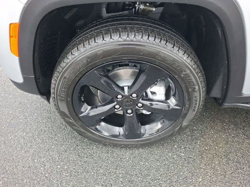 New 2025 Jeep Grand Cherokee Limited w/ Black Appearance Package image 32