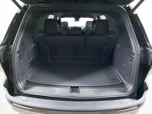 New 2026 Chevrolet Traverse Z71 w/ LPO, Floor Liner Package AWD/4WD image 21