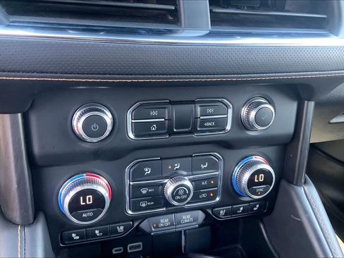 Used 2024 GMC Yukon XL AT4 w/ AT4 Premium Package AWD/4WD image 34