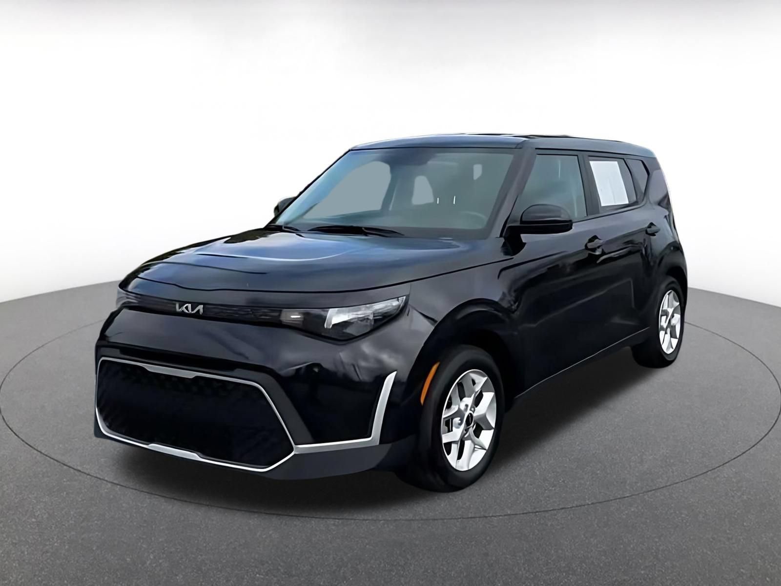 Used 2025 Kia Soul LX w/ LX Technology Package FWD image 6