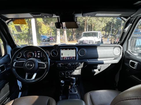 Used 2021 Jeep Wrangler Unlimited Sahara image 35