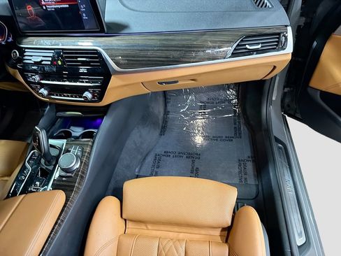 Used 2021 BMW 530i w/ Premium Package RWD image 18