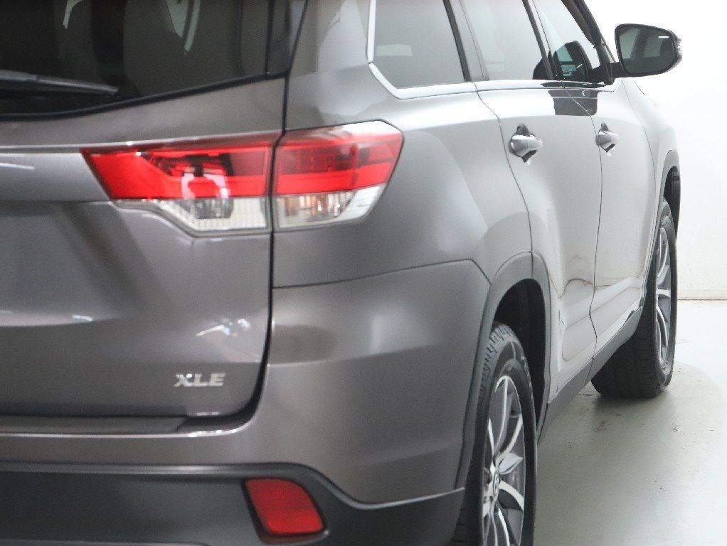 Used 2019 Toyota Highlander XLE FWD image 46