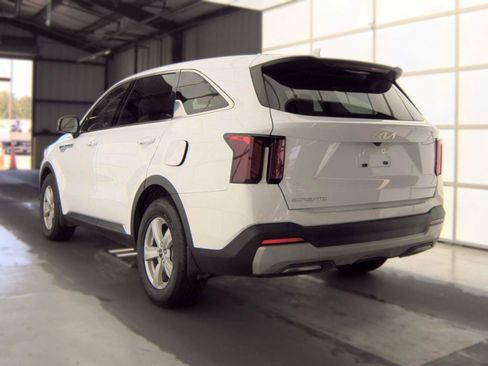 Used 2025 Kia Sorento LX FWD image 7