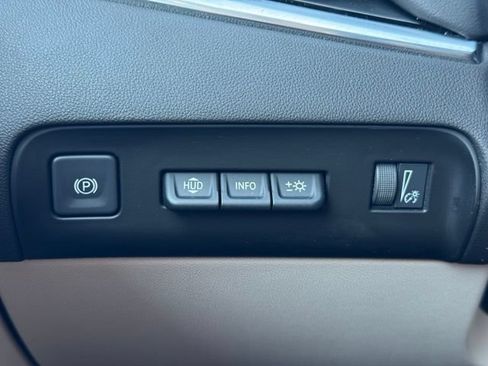 Used 2022 Buick Enclave Avenir w/ Avenir Technology Package AWD/4WD image 36