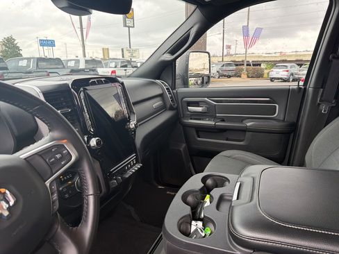 Used 2024 RAM 2500 Big Horn w/ Sport Appearance Package image 14