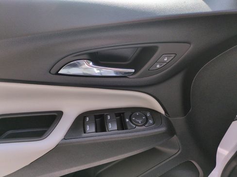 Used 2023 Chevrolet Equinox LS w/ Driver Confidence II Package FWD image 15