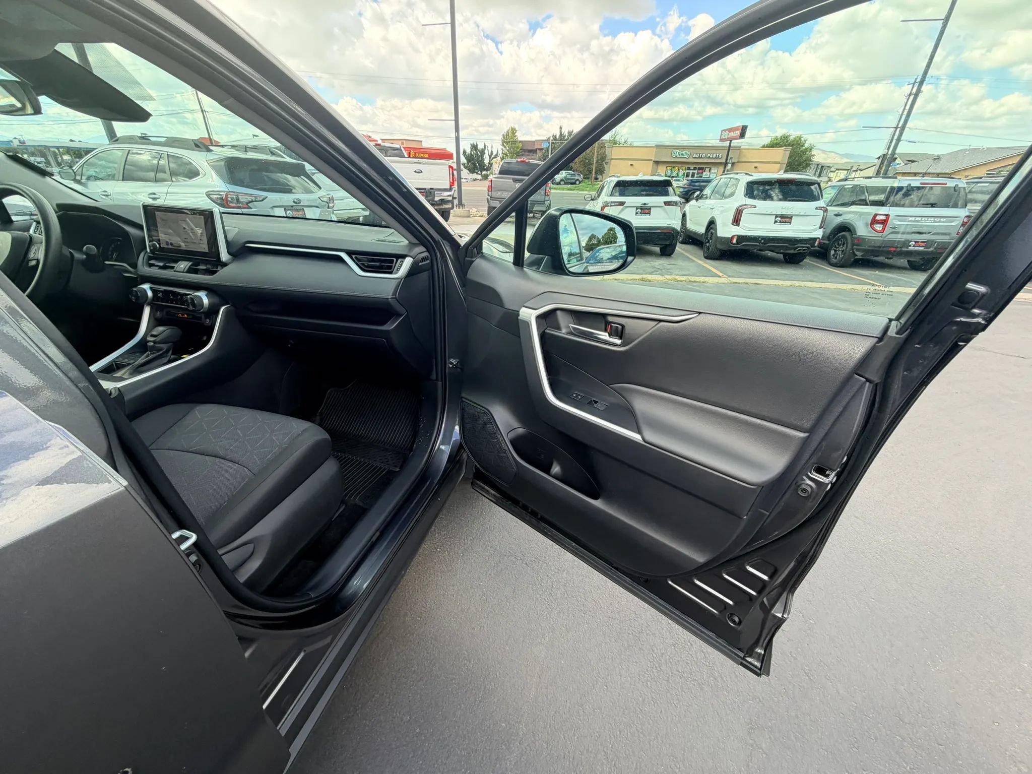 Used 2024 Toyota RAV4 XLE AWD/4WD image 24