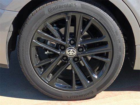 Used 2025 Toyota Camry SE image 9