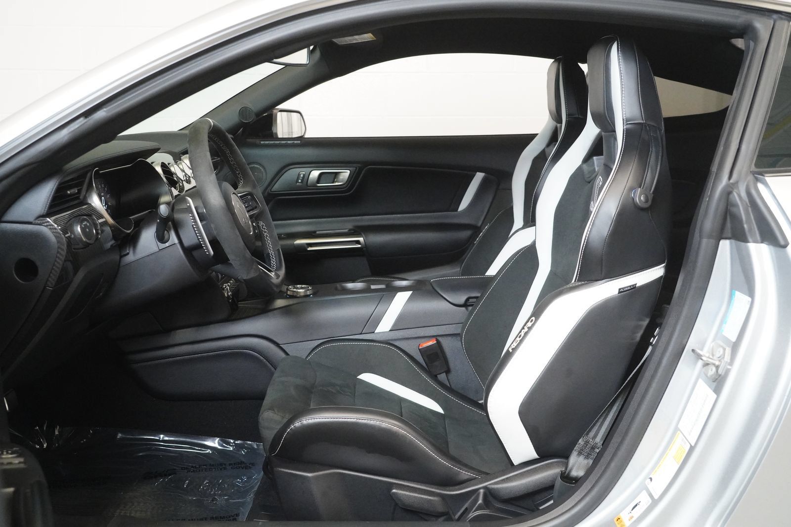 Used 2021 Ford Mustang Shelby GT500 w/ Technology Package RWD image 12