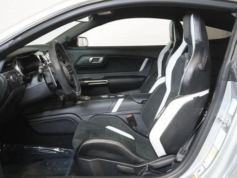 Used 2021 Ford Mustang Shelby GT500 w/ Technology Package RWD image 12